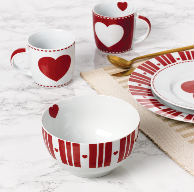 Nordic Red Heart Christmas Porcelain Dinnerware Set, 16 Pieces
