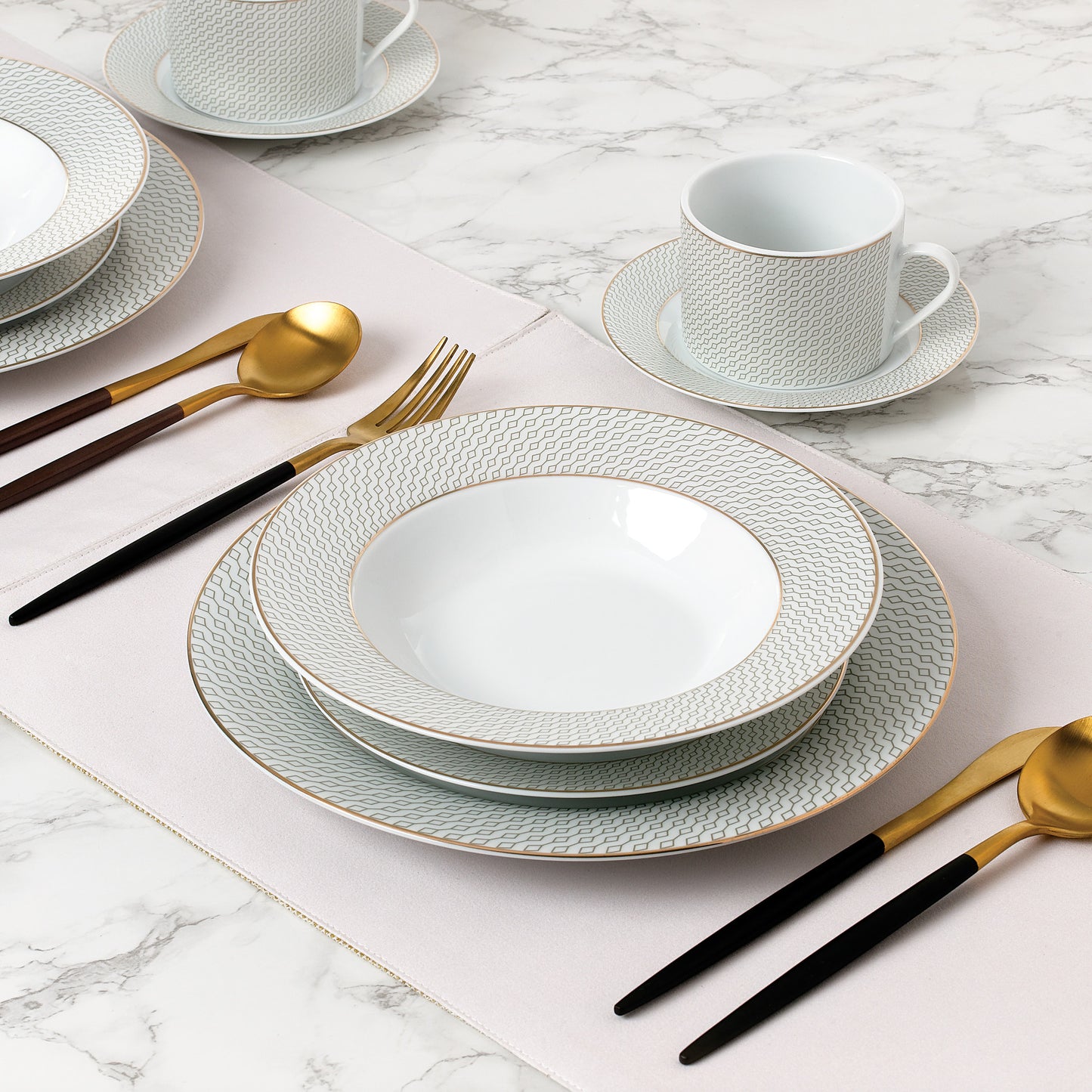 Premium Diamond & Gold Christmas Porcelain Dinnerware, 20 Pieces