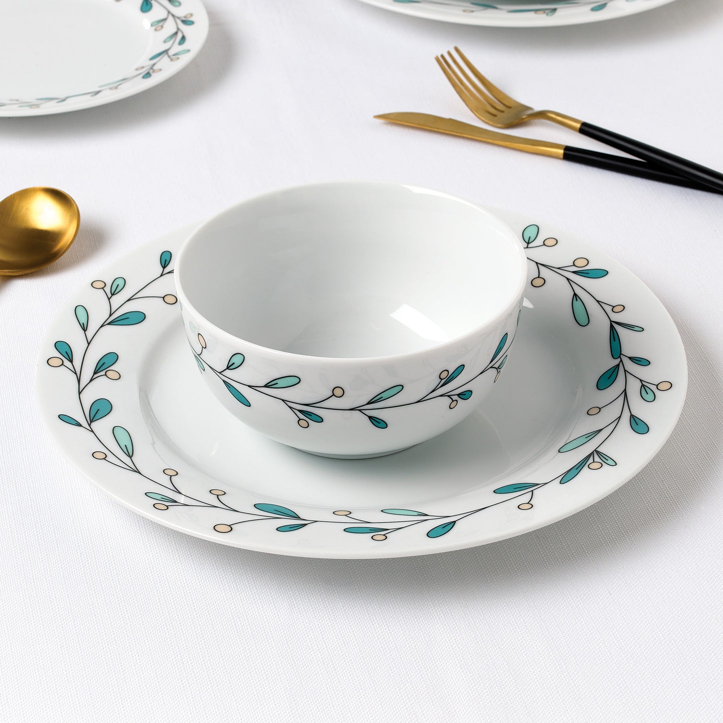 12pc Mistletoe Dinner Set